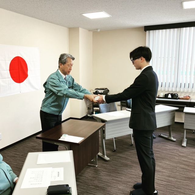4月1日(月)、令和6年度入社式が本社にて執り行われました。
新入社員は、これから約半月にわたる集合研修の後、各営業所へ配属されます。
田村建材の一員として成長し、活躍してくれることを期待しております。

#入社式　#田村建材　#いわき　#郡山　#福島　#白河　#東京
